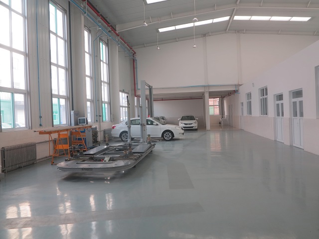上海大眾鈑噴實訓中心-車身校正與測量區(qū)域